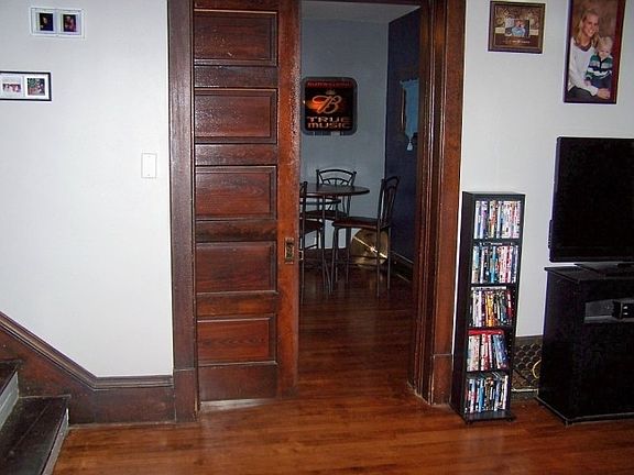 4th image of 607 East St