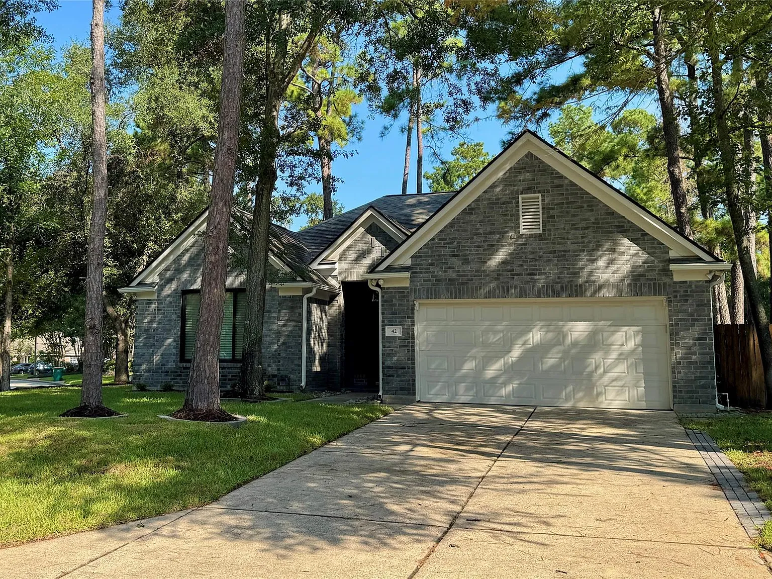 3 bed, 2.0 bath, 2010 sqft, $2,650 — Photo 2