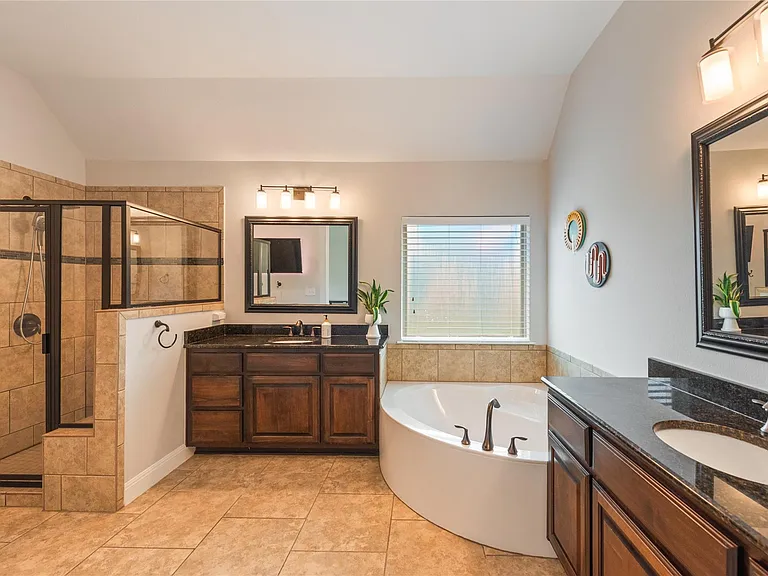 12305 Lostwood Cir — Photo 16
