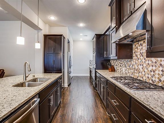 3rd image of 3326 Hyde St