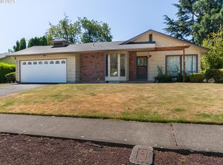 13902 NE Knott St, Portland, OR 97230
