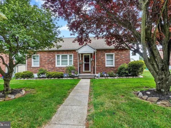 34 High St, Glen Rock, PA 17327