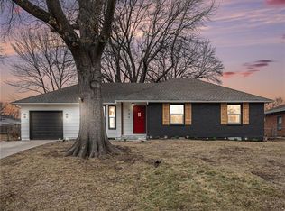104 NW Redwing Dr, Lees Summit, MO 64063