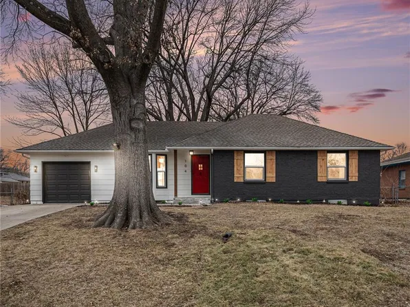 104 NW Redwing Dr, Lees Summit, MO 64063