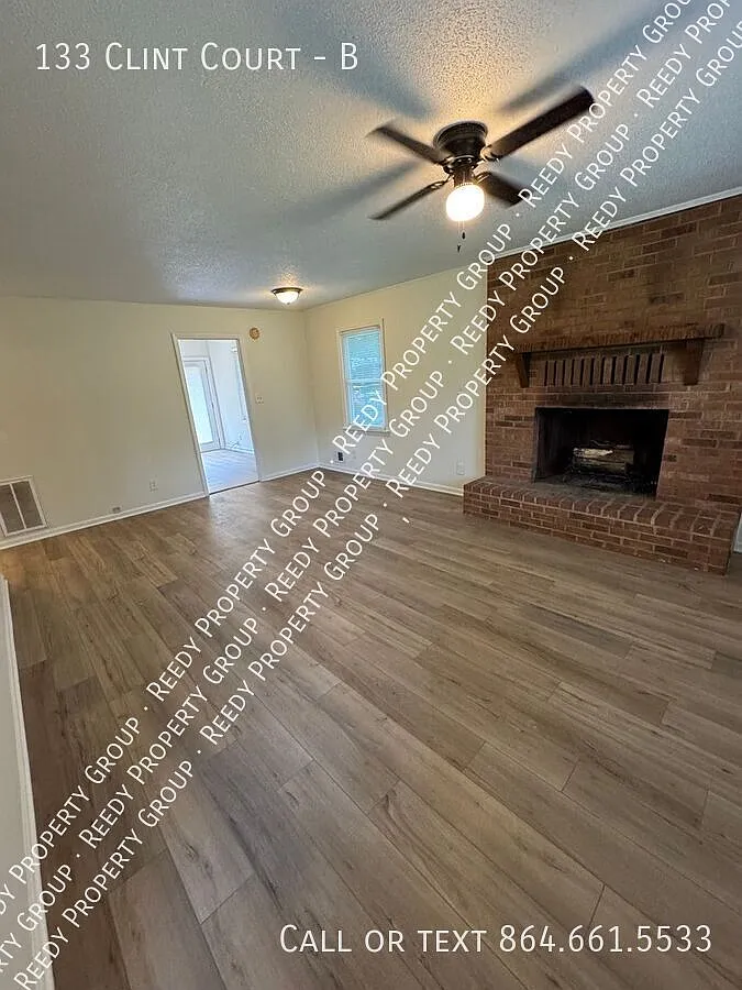 Renovated 2 bed / 1 bath duplex — Photo 2