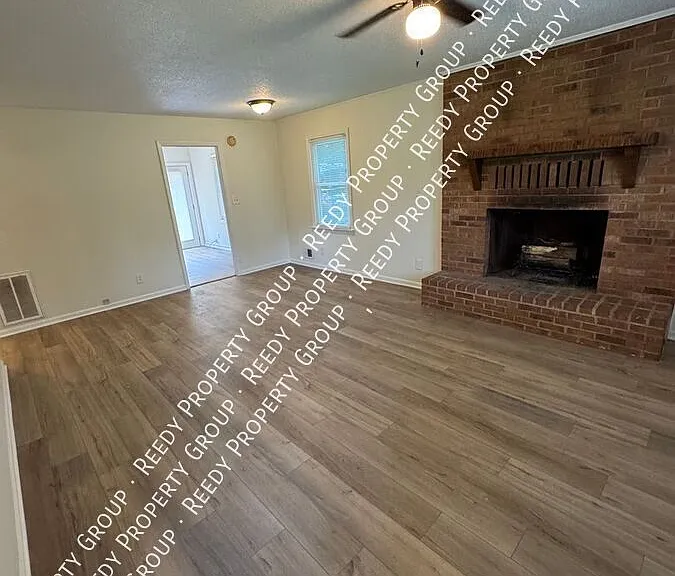 133 Clint Ct #B — Photo 2