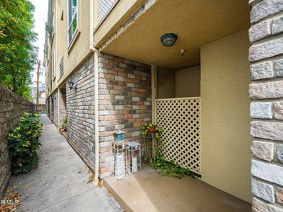 3rd image of 427 W Doran St Unit 103