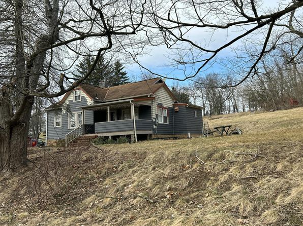 2561 Lah Rd, Gibsonia, PA 15044