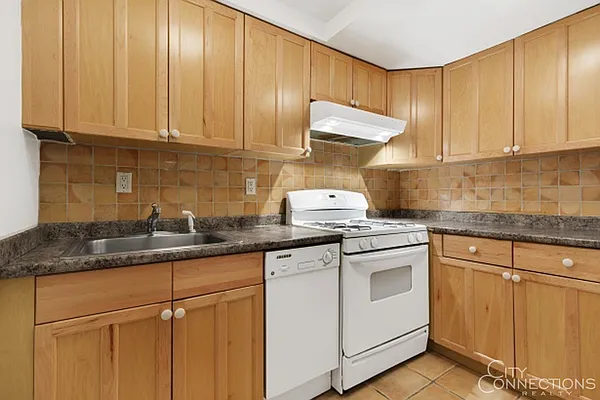 Sold by City Connections Realty | media 14