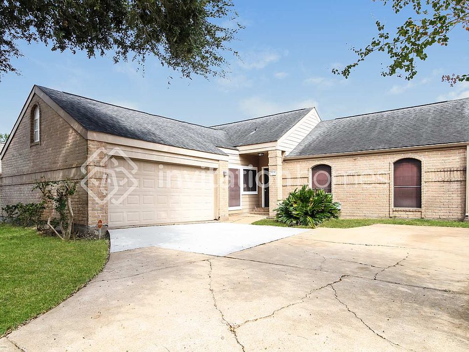 1st image of 207 Queens Ct