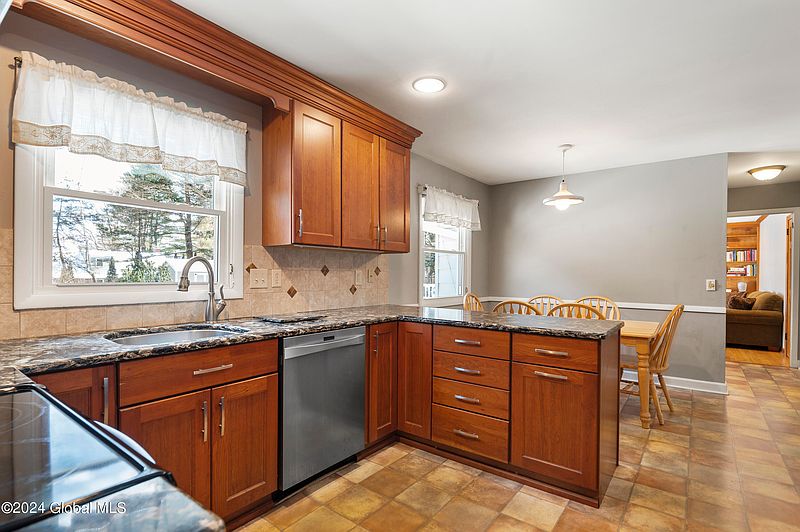 2nd image of 906 Northumberland Drive