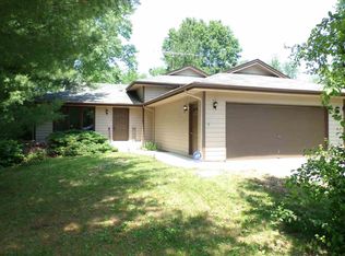 216 Rochester Rd NE, Poplar Grove, IL 61065