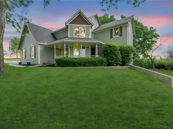 15423 Hills Rd, Kearney, MO 64060