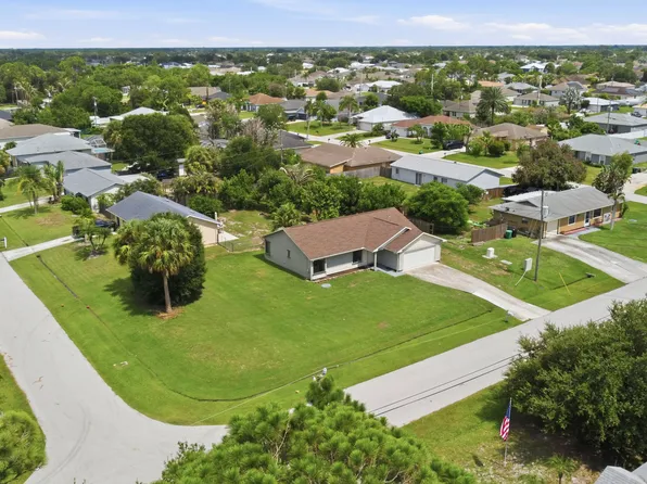 4057 SW Haycroft Street, Port St Lucie, FL 34953