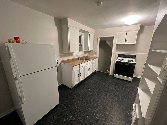 2nd image of 16053 Lappin St