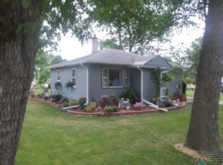 117 S Water Ave, Hills, MN 56138