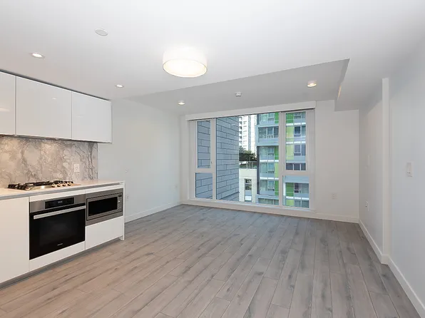 1107 Richards St, Vancouver, BC