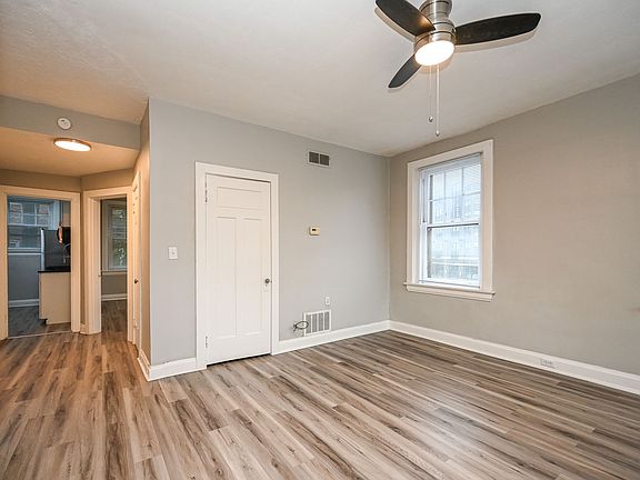 4th image of 2558-2562 Woodburn Ave #2558-4