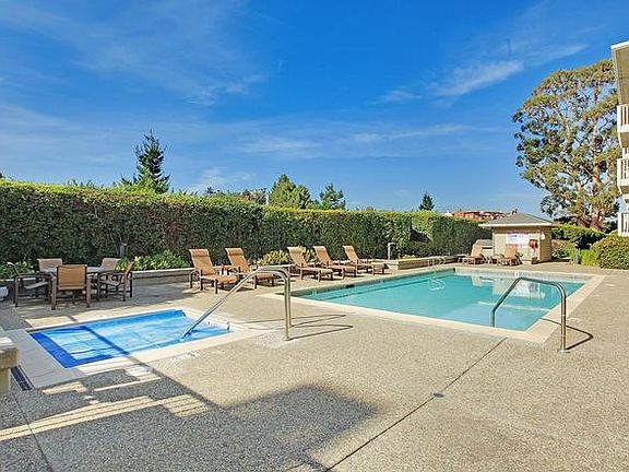 4th image of 300 Murchison Dr APT 221