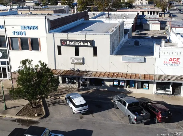 1110 18th Street, Hondo, TX 78861