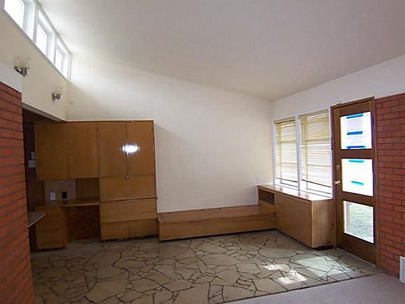 4th image of 1201 Meander St