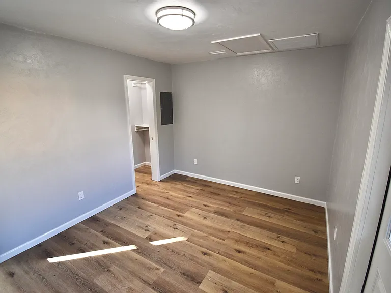626 W Georgia St #B — Photo 9