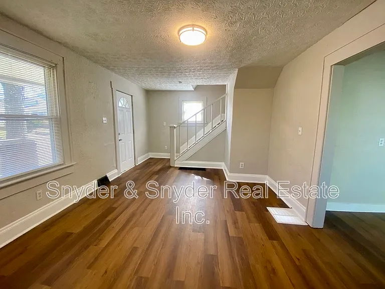 748 Merton Ave — Photo 4