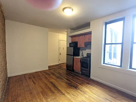 Rented by Bohemia Realty Group | media 6