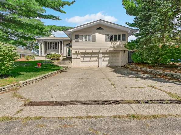 108 Shore Dr, Portage, IN 46368