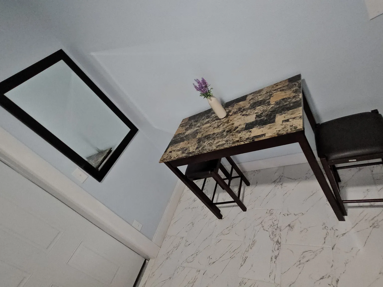 108 S Sunland Dr — Photo 2
