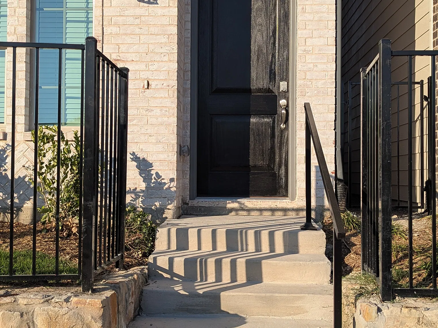 4 bed, 1727 sqft, $2,945 — Photo 2