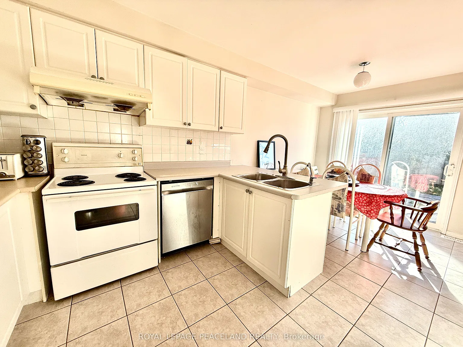 3 bed, $3,200 — Photo 4