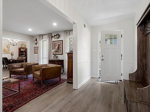 3rd image of 2043 Sunset Rd