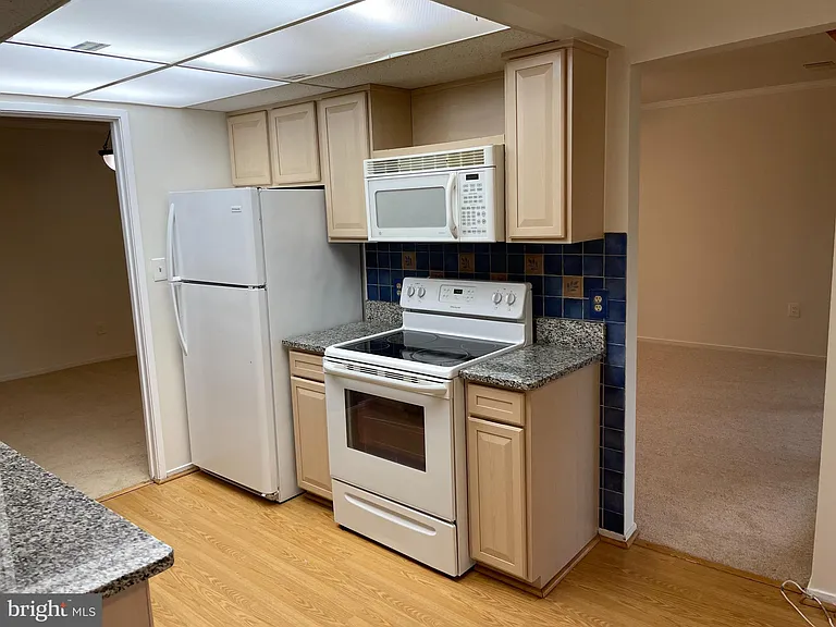 565 Florida Ave #203 — Photo 8