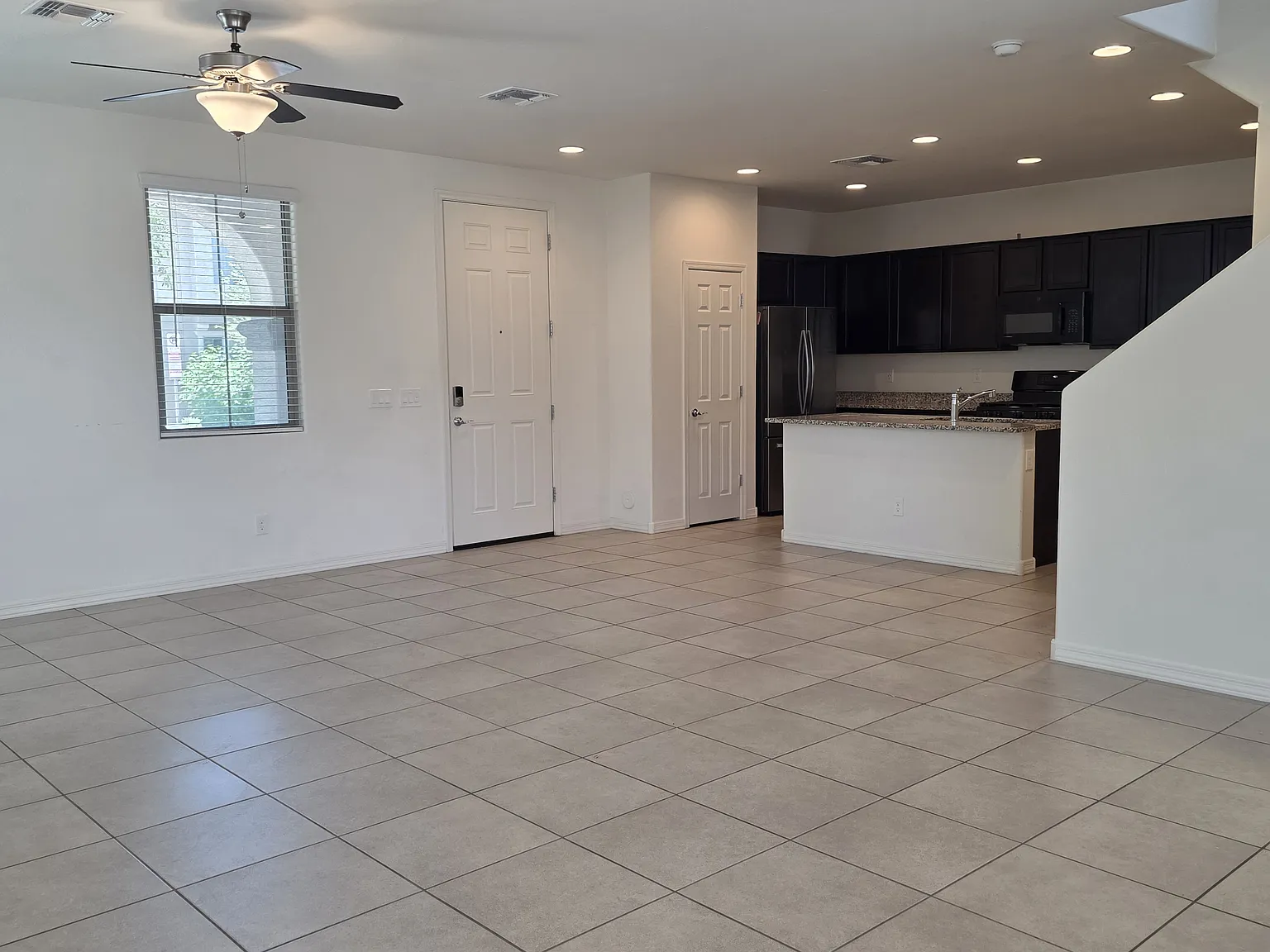 Home for Rent in Beautiful Mesa Community 3 Bed, 2.5 Bath + Community Pool — Photo 3
