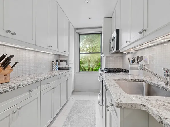 865 United Nations Plaza image 9 of 12