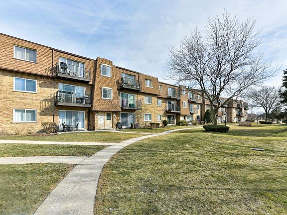 5th image of 9467 Bay Colony Dr APT 2N