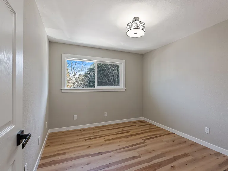 Sandy Terrace Apartments — Photo 40
