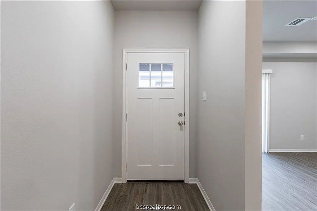 1326 Prairie Dr — Photo 2