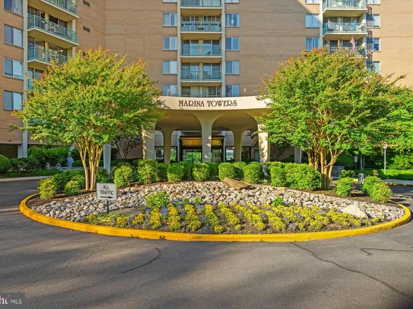 501 Slaters Ln APT 611, Alexandria, VA 22314