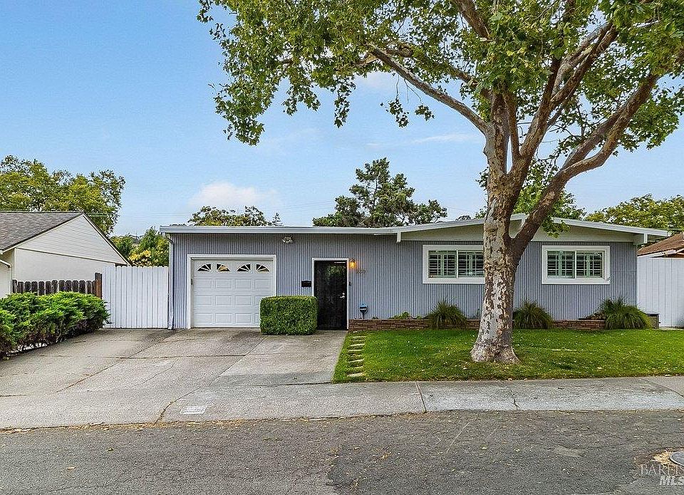 1st image of 230 Grapewood Street