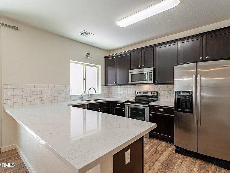 1061 S Hawk Ln — Photo 11