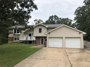 25 Clear Lake Ct, Wentzville, MO