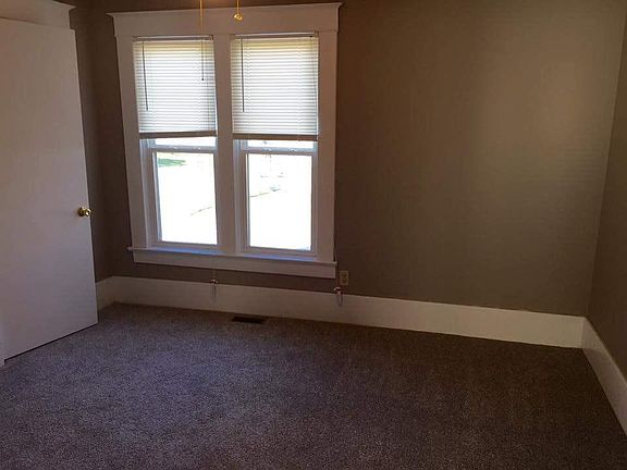 5th image of 301 E 13th St