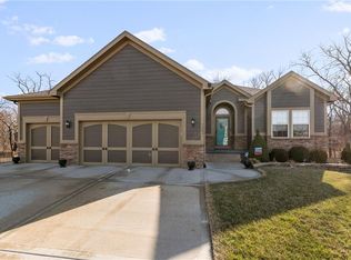 1209 E 15th St, Kearney, MO 64060