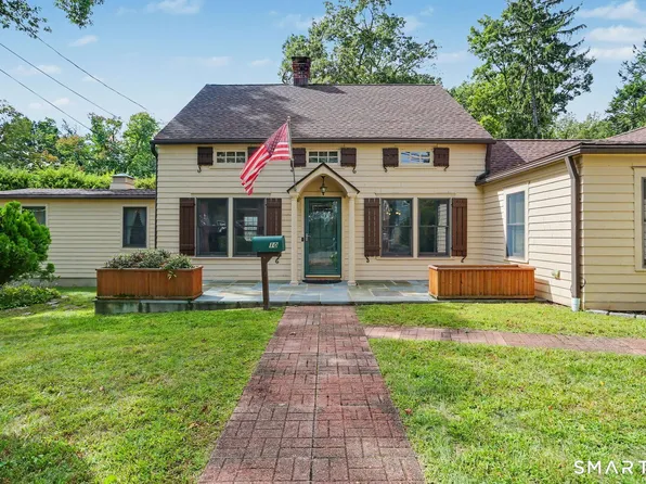 10 Hillwood Place, Norwalk, CT 06850