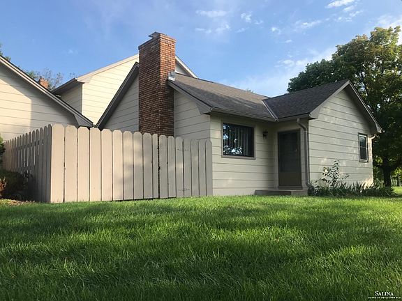 2nd image of 1310 Parkwood Dr