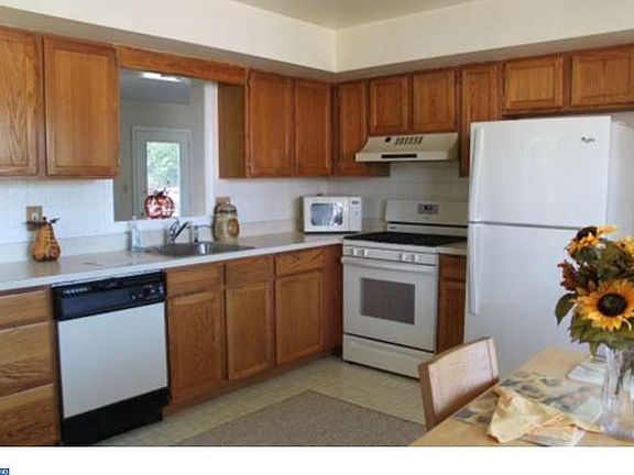 4th image of 341 Donofrio Dr