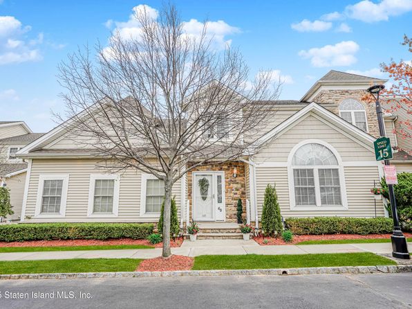 68 Tiller Ct, Staten Island, NY 10309