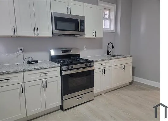 3 bed, 1251 sqft, $2,195 — Photo 4